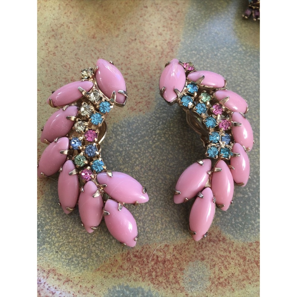 Vintage D&E JULIANA pink Milk Glass Feather Swirl AB Rhinestone clip earrings
